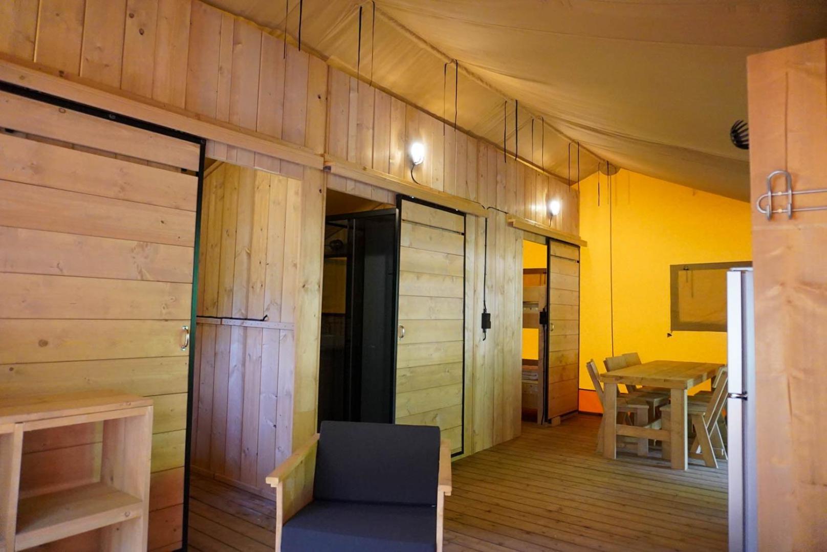 Camping Pittoresque Saint-Parthem Bilik gambar