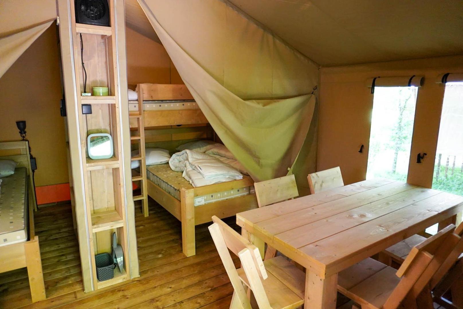 Camping Pittoresque Saint-Parthem Bilik gambar