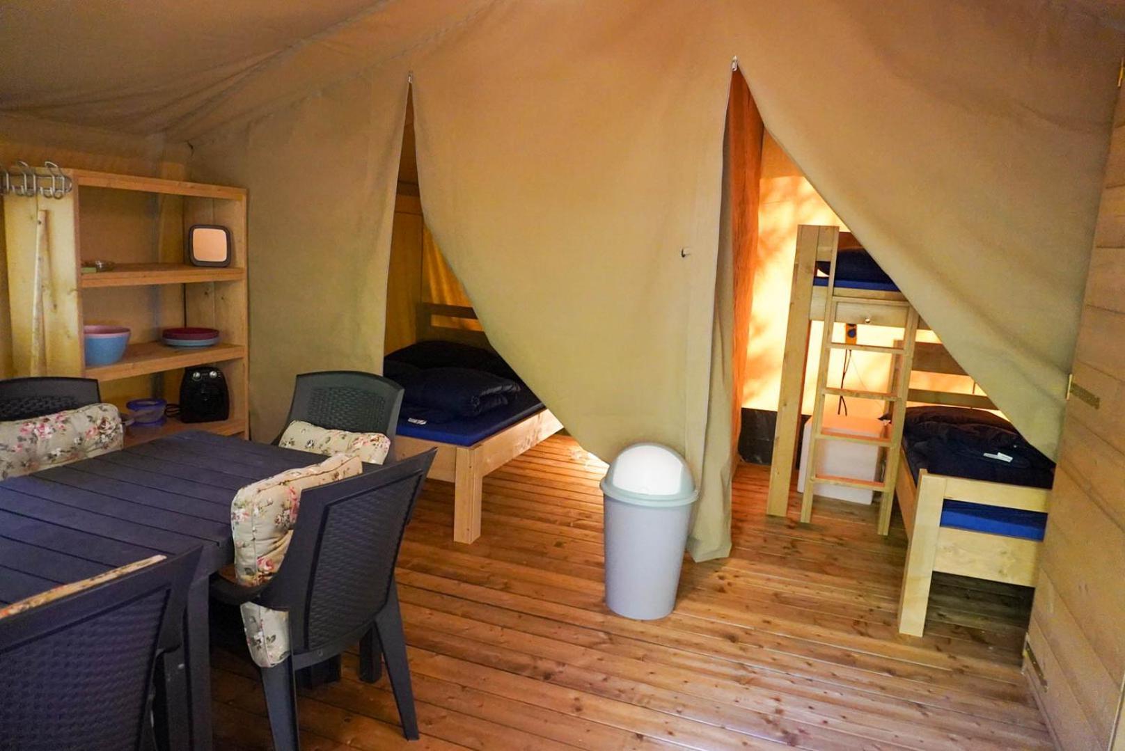 Camping Pittoresque Saint-Parthem Bilik gambar