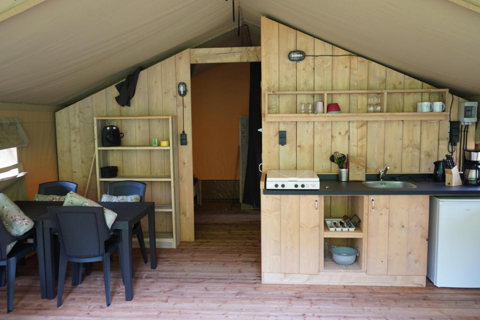 Camping Pittoresque Saint-Parthem Bilik gambar